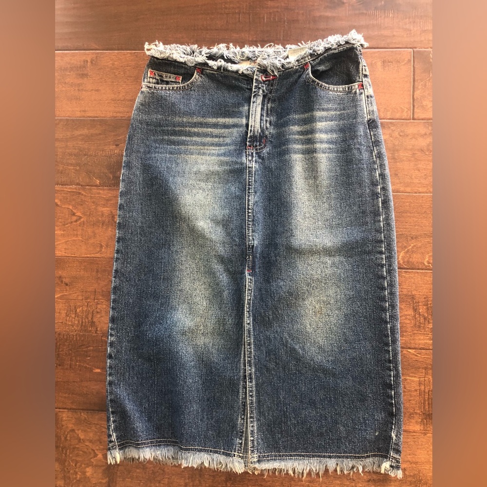 Vintage 90’s Denim skirt with fringe waist. Size: S waist 30”